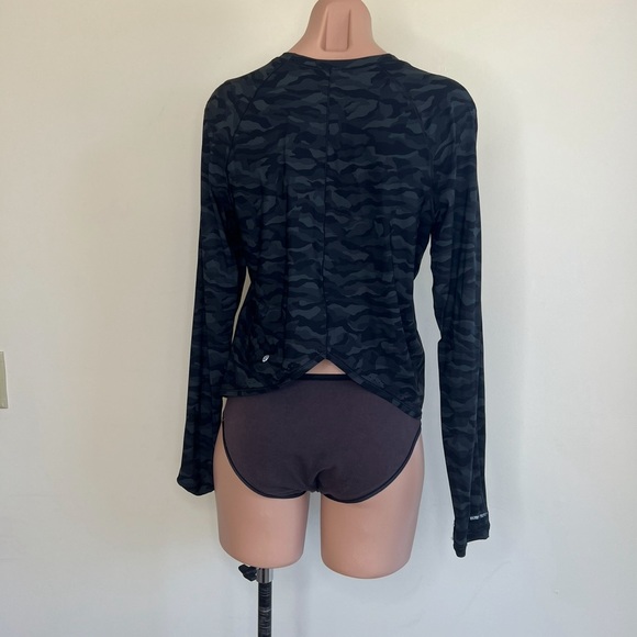 Lululemon Train to Be Long Sleeve in Black Camo - Picture 3 of 9